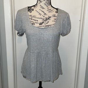 Moral Fiber Gray Tiered Top - puff sleeved SZ Large - NWT -